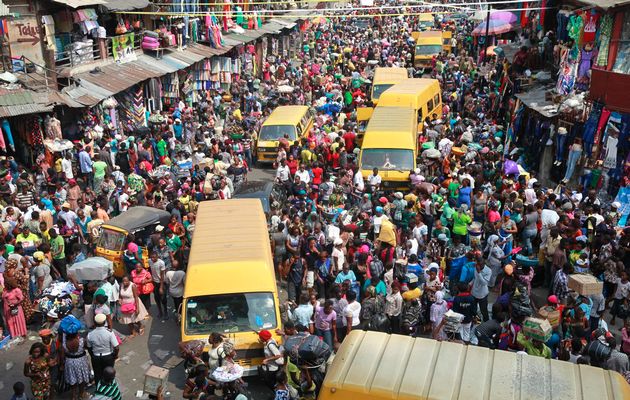 Igbos panic as Thugs beat up traders, destroy shops in Lagos market ...