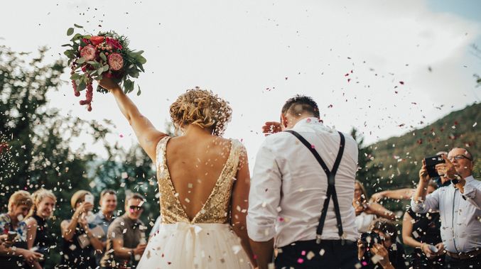 दुल्हन ने शादी के तीन मिनट बाद ही दूल्हे से लिया तलाक, जानिए क्या है मामला

The bride divorced the groom just three minutes after the marriage, know what is the matter